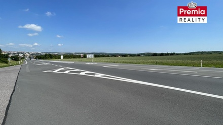 Prodej komerčního pozemku 8 300 m², Znojmo