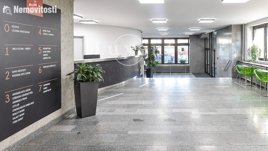 Pronájem kanceláře 900 m², Praha - Bubeneč