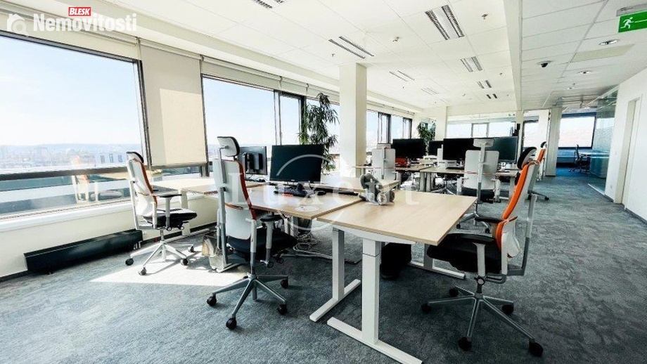 Pronájem kanceláře 945 m², Praha 9