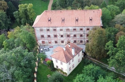 Prodej obchodního prostoru 1 600 m², Dobříš