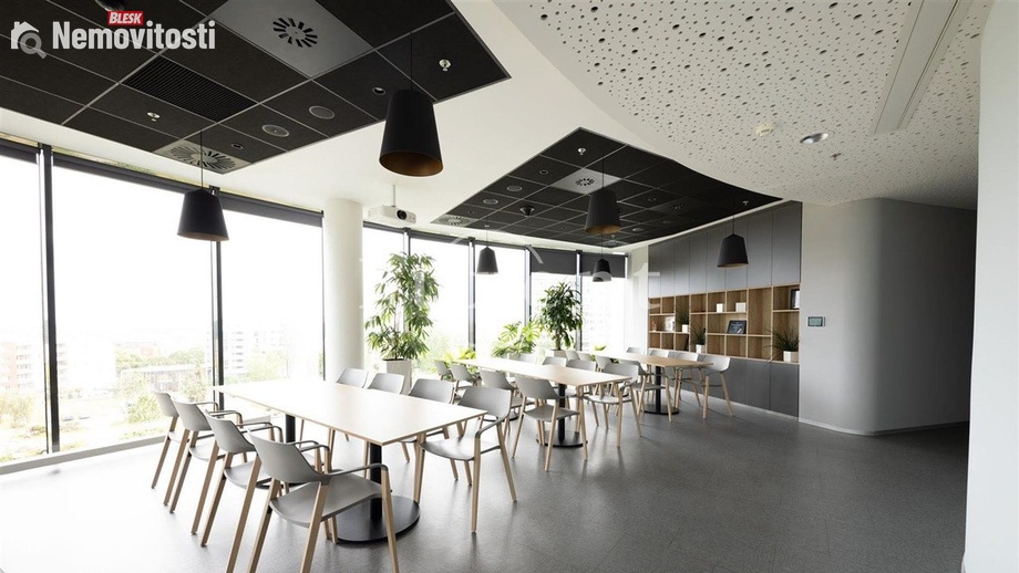 Pronájem kanceláře 345 m², Praha 4