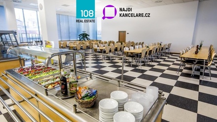 Pronájem kanceláře 612 m², Praha 11