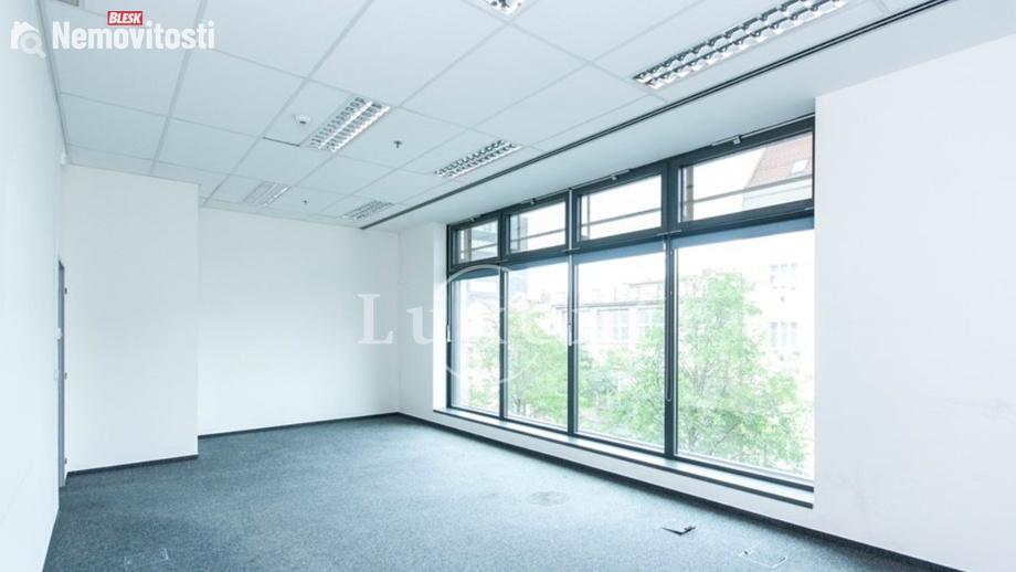Pronájem kanceláře 241 m², Praha 7