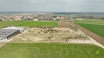 Prodej komerčního pozemku 13 821 m², Bezměrov