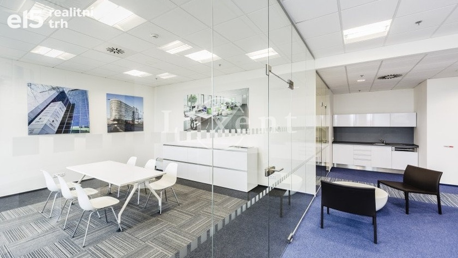 Pronájem kanceláře 793 m², Praha 4