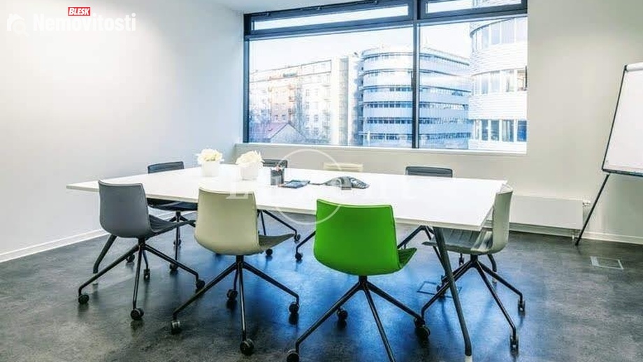 Pronájem kanceláře 490 m², Praha