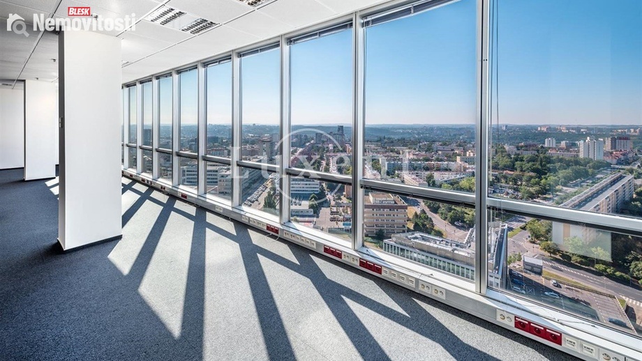 Pronájem kanceláře 977 m², Praha 4