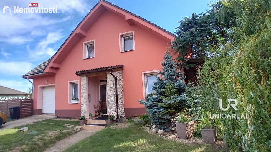 Prodej rodinného domu 233 m², Božice