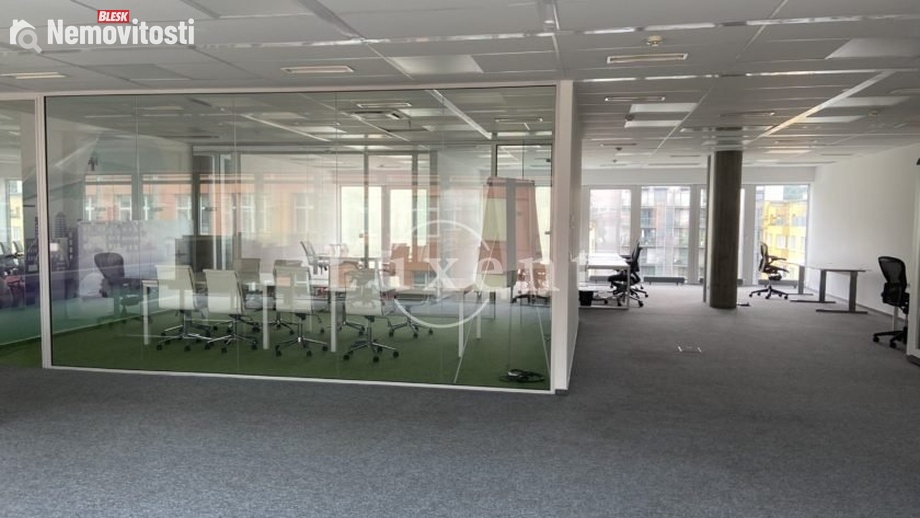 Pronájem kanceláře 705 m², Praha 8