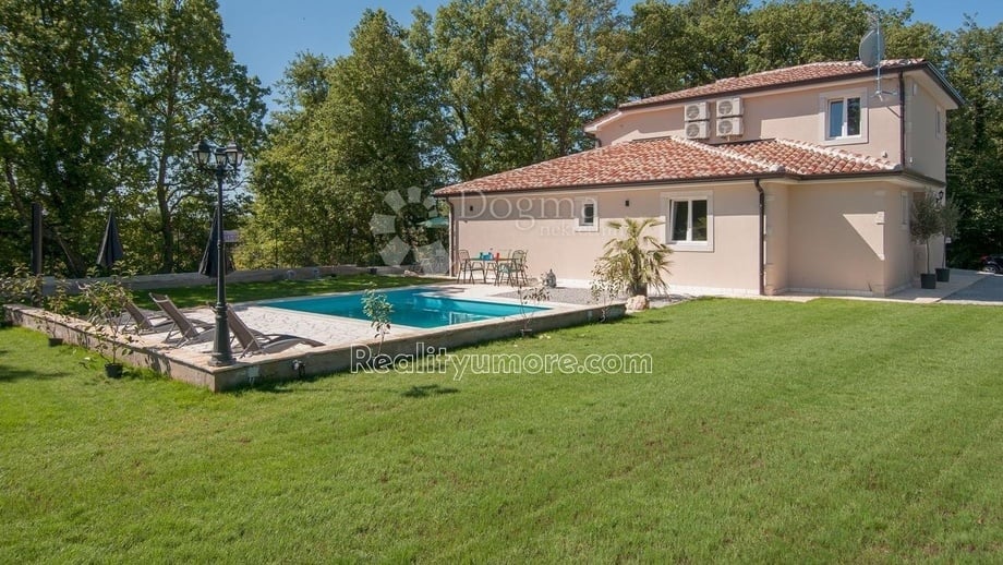 Prodej vila, 170 m² - Tinjan