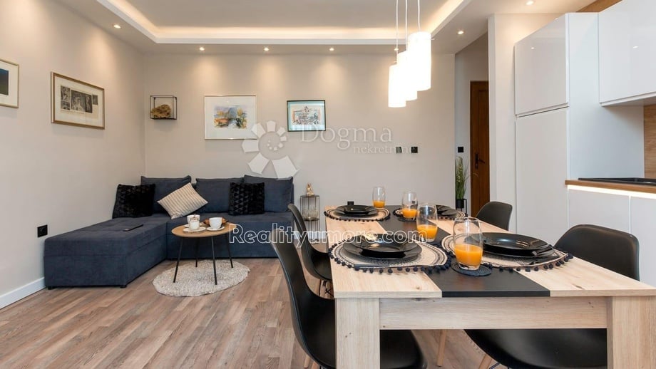 Prodej byty 2+1, 41 m² - Pula