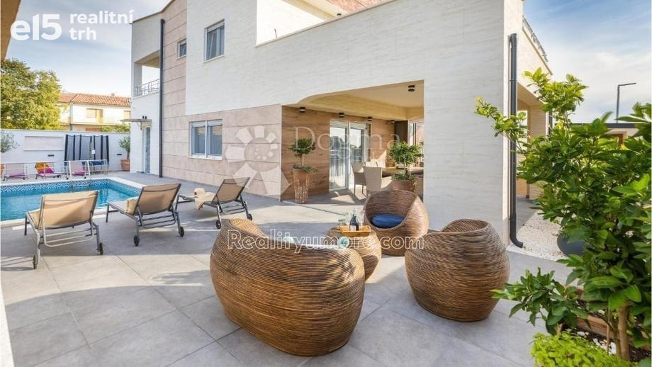Prodej vila, 360 m² - Galižana