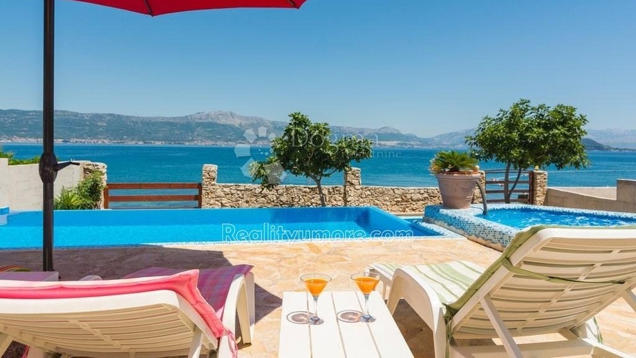 Prodej rodinné domy, 230 m² - Slatine