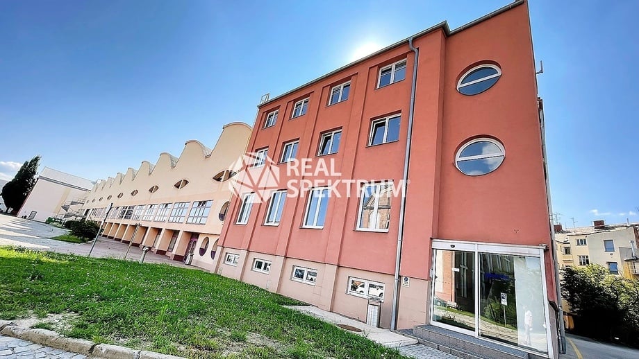 Pronájem kanceláře, 758 m² - Brno - Židenice