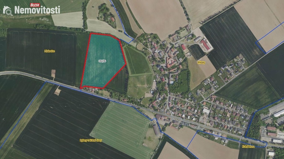 Prodej podílu 3/4 specifického pozemku 43 216 m², Miskovice