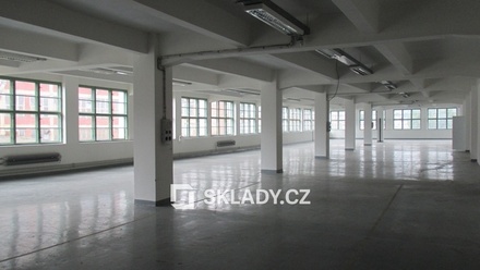 Pronájem skladu 365 m², Zlín