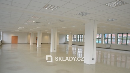 Pronájem skladu 365 m², Zlín