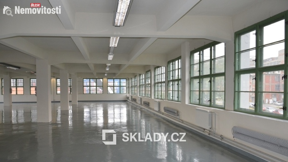 Pronájem skladu 365 m², Zlín