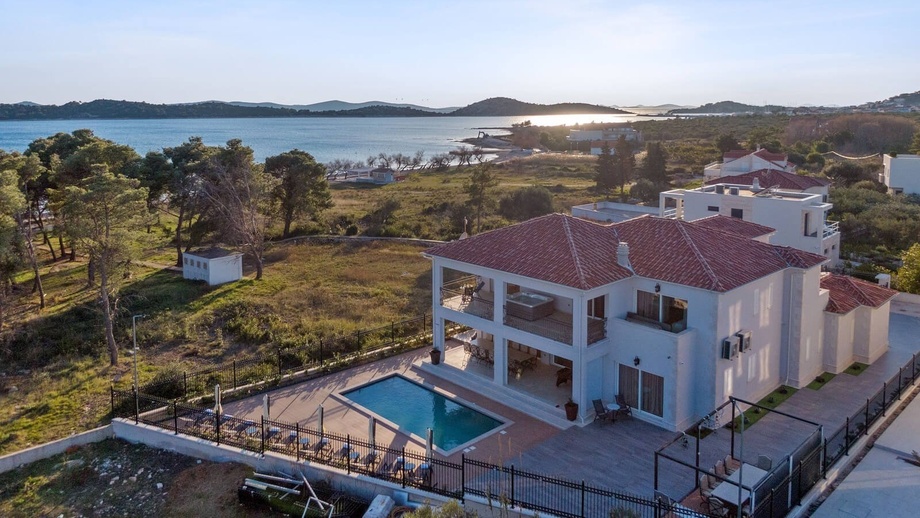 Prodej vila, 530 m² - Vodice