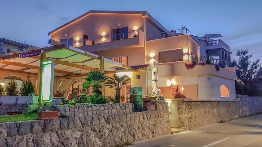 Prodej vila, 597 m² - Pag