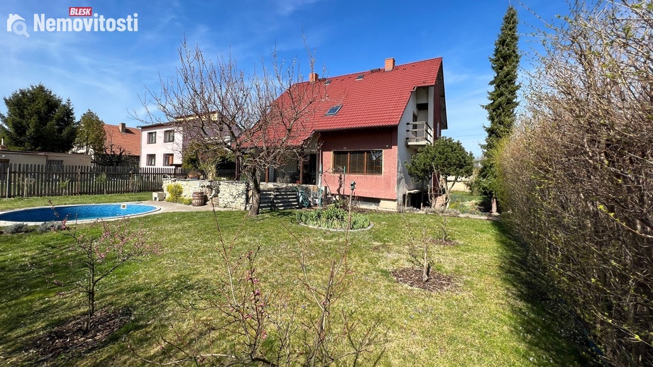 Prodej rodinného domu 200 m², Obříství