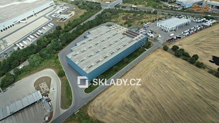 Pronájem skladu 3 500 m², Kozomín