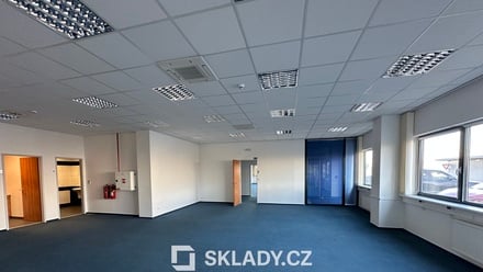 Pronájem skladu 163 m², Chrášťany