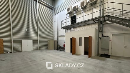 Pronájem skladu 163 m², Chrášťany