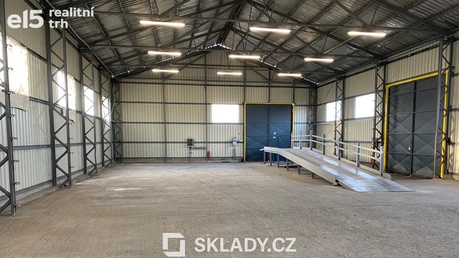 Pronájem skladu 960 m², Žalany