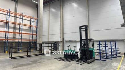 Pronájem skladu 2 010 m², Kozomín