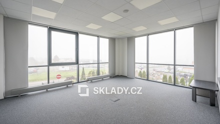 Pronájem skladu 12 000 m², Pardubice