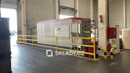 Pronájem skladu 4 000 m², Zákupy