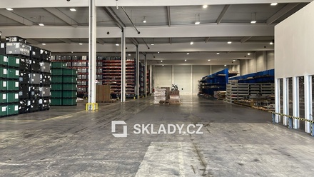 Pronájem skladu 4 000 m², Zákupy