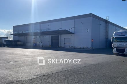 Pronájem skladu 4 000 m², Zákupy