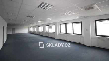 Pronájem skladu 2 800 m², Hostivice