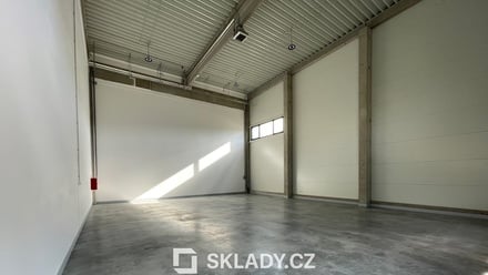 Pronájem skladu 192 m², Králův Dvůr
