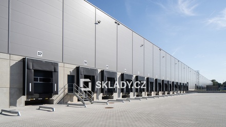 Pronájem skladu 8 000 m², Pardubice