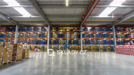 Pronájem skladu 960 m², Praha