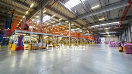 Pronájem skladu 960 m², Praha