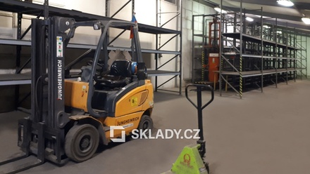 Pronájem skladu 1 700 m², Postoloprty - Březno