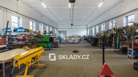 Pronájem skladu 583 m², Ostrov