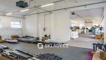 Pronájem skladu 583 m², Ostrov