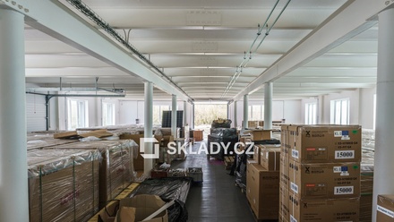 Pronájem skladu 1 550 m², Ostrov