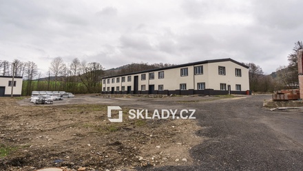 Pronájem skladu 1 550 m², Ostrov