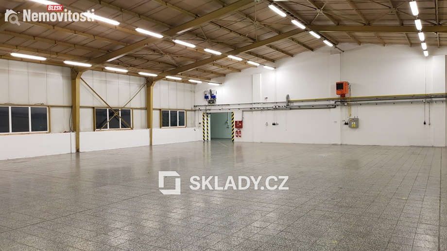 Pronájem skladu 1 237 m², Drnovice