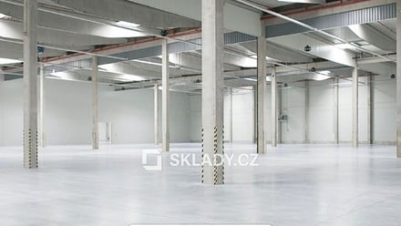 Pronájem skladu 8 700 m², Chrášťany