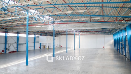 Pronájem skladu 1 900 m², Kněževes