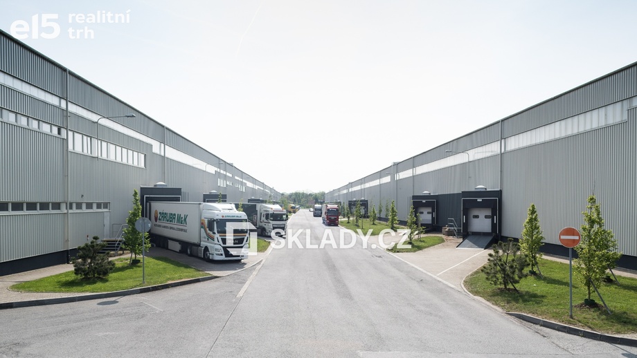 Pronájem skladu 1 900 m², Kněževes