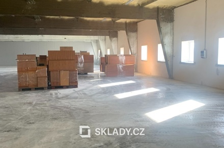 Pronájem skladu 1 400 m², Děčany - Solany