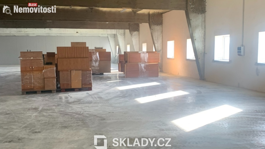 Pronájem skladu 1 400 m², Děčany - Solany